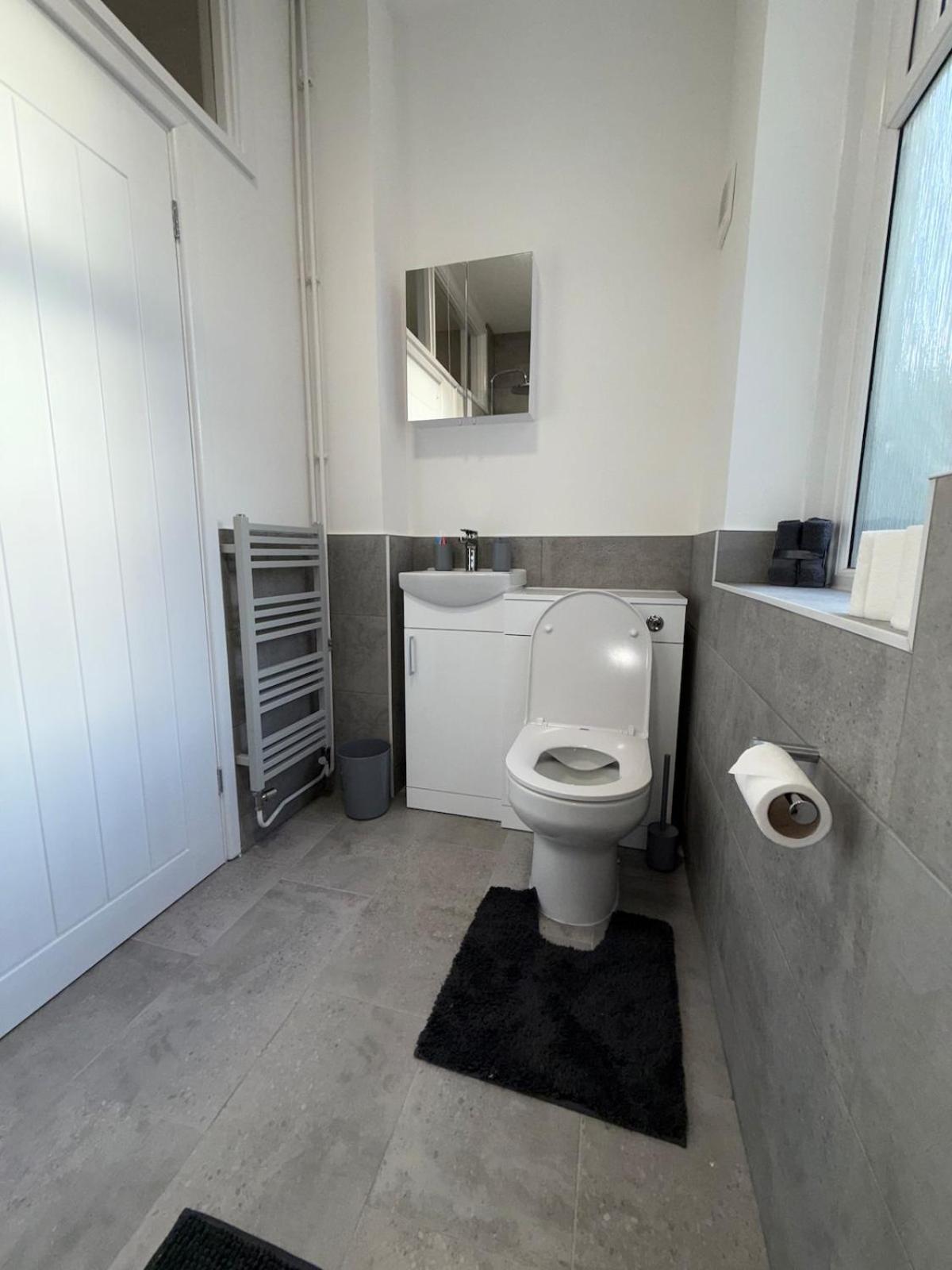 Charming 3-Bedroom House 카디프 외부 사진